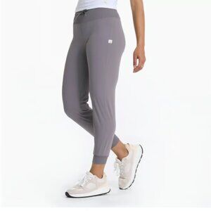 Vuori Women's Daily Jogger in Smoke Size Medium